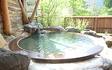 飛騨高山で貸切露天風呂も堪能できる「旅館 焼乃湯」の温泉
